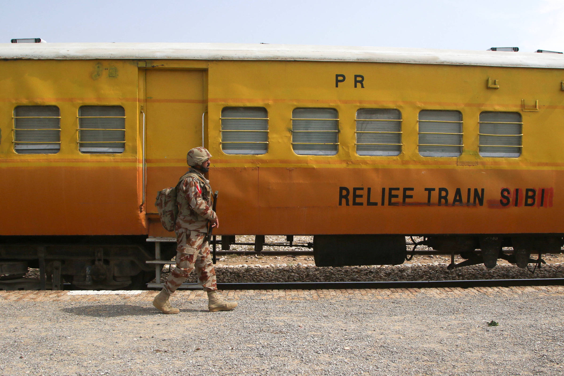 Exército do Paquistão anuncia fim de operação contra sequestradores de trem; 21 reféns foram mortos