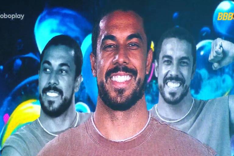A imagem apresenta um homem sorridente em destaque, com um fundo colorido que inclui bolhas e formas abstratas. À esquerda e à direita do homem, há duas versões dele, também sorrindo, uma delas fazendo um gesto de força com o braço. O logotipo 'globoplay' está no canto superior esquerdo e 'BBB' no canto superior direito.