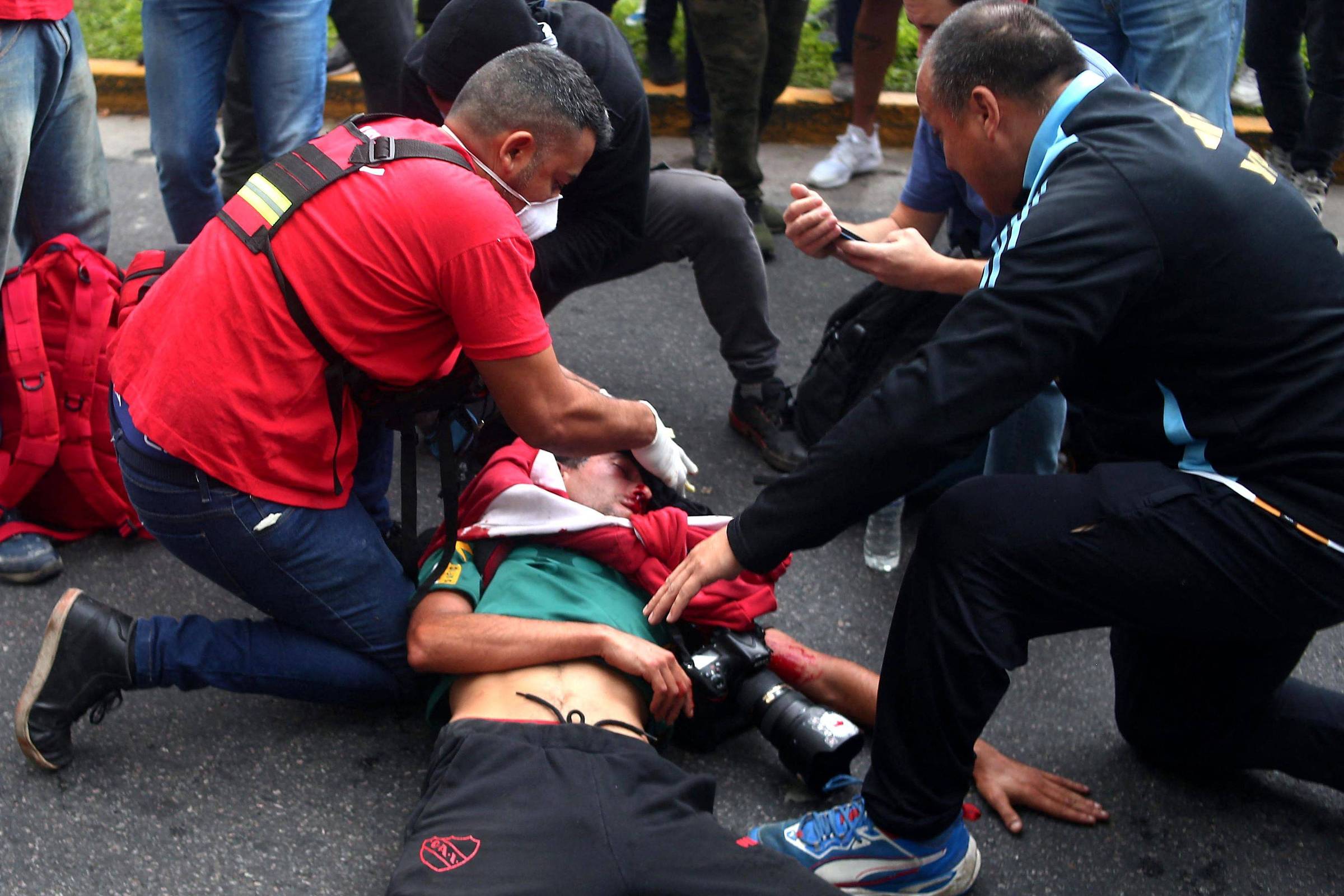 Tensão cresce na Argentina após confrontos violentos na marcha dos aposentados