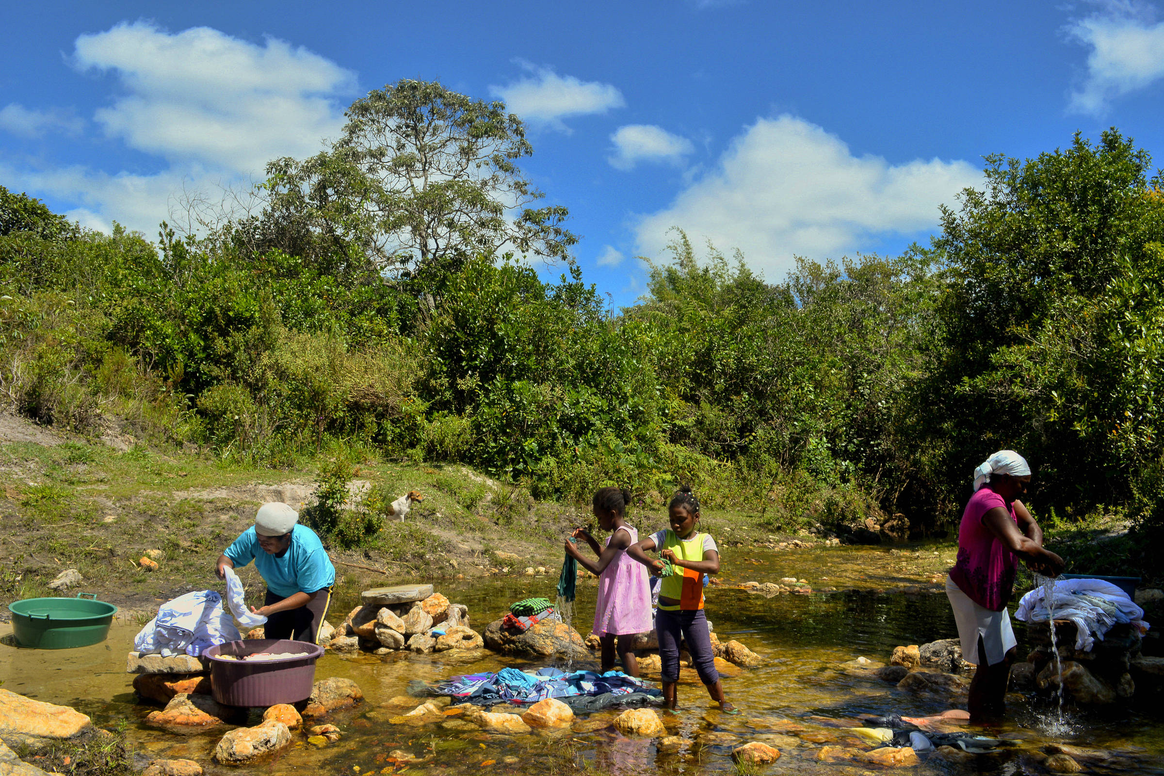 Falta d'água afeta mais a vida das mulheres em cidades do Vale do Jequitinhonha, em MG