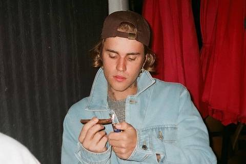 Justin Bieber posta álbum de fotos celebrando o Dia da Maconha