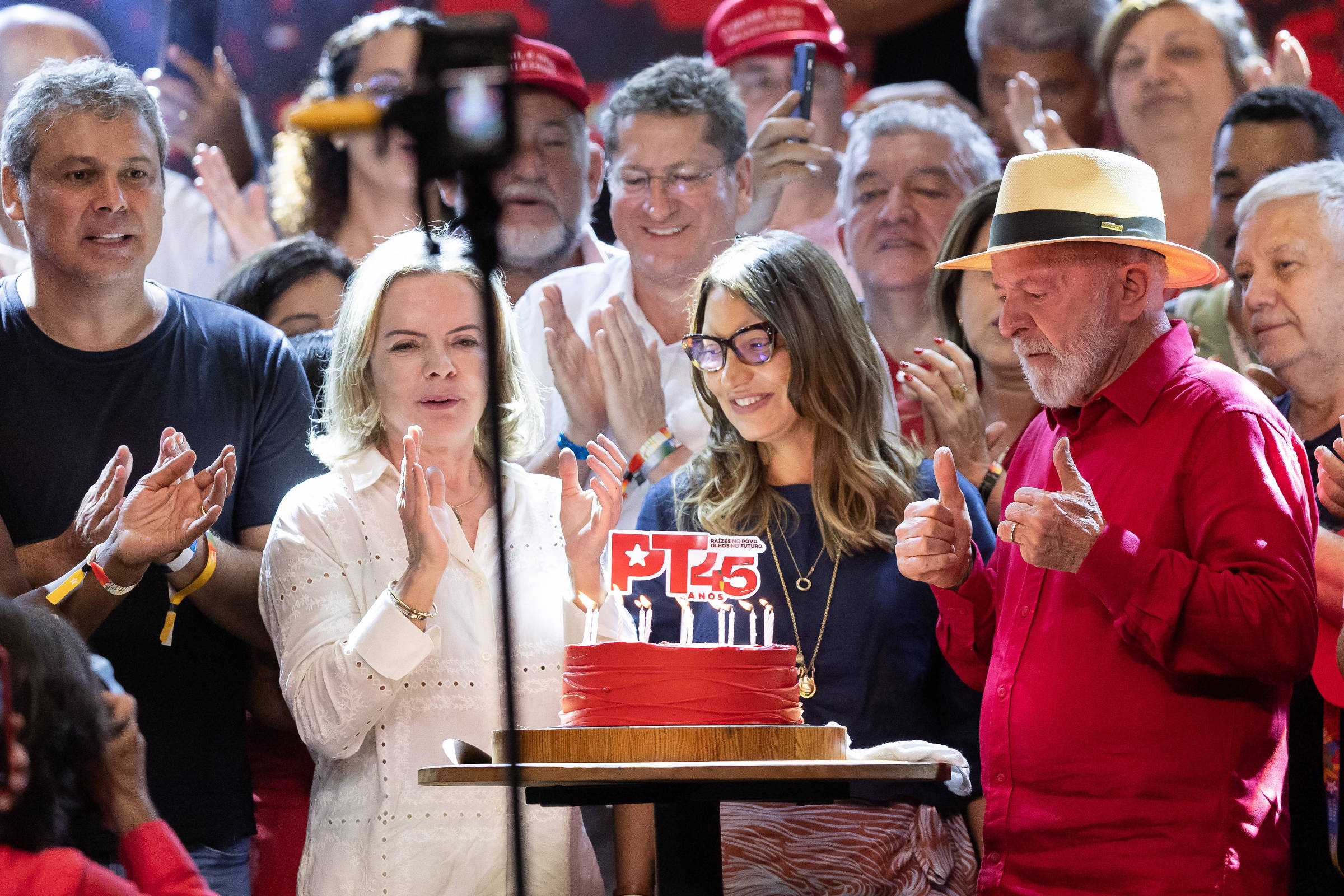 Petistas apostam em distensão no partido após intervenção de Lula, mas não há acordo sobre sucessão