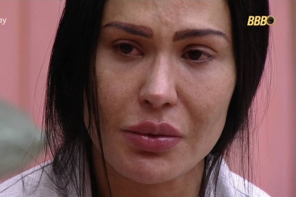 BBB 25: Gracyanne se explica a Diego após fofocas de Renata: 'Não espero que me desculpe'