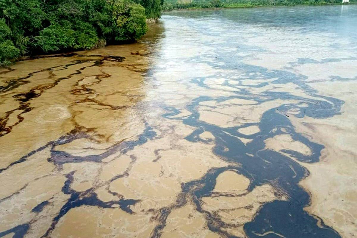 Vazamento de petróleo provoca emergência ambiental no Equador