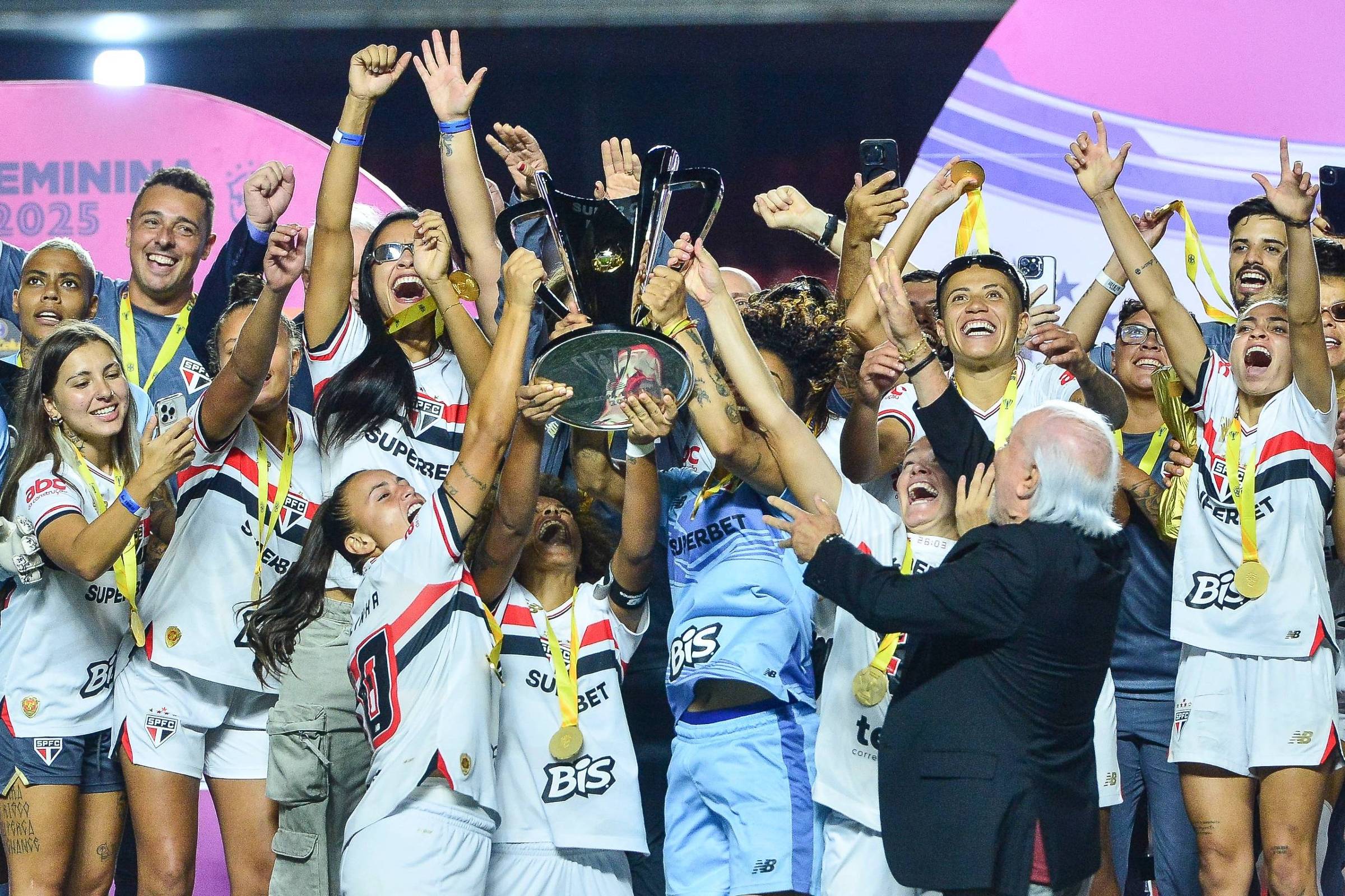 São Paulo vence Corinthians e é campeão da Supercopa Feminina pela primeira vez