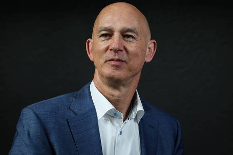SAO PAULO/ SP, BRASIL, 13/03/2025: Retrato de Mike Magee, presidente da Universidade Minerva, (considerada a mais inovadora do mundo) no Qoya Hotel Sao Paulo. (Foto: Zanone Fraissat/Folhapress, COTIDIANO)***EXCLUSIVO****