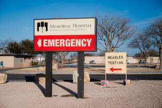 A sign points to a measles testing site at Seminole Memorial Hospital, in Seminole, Texas, Feb. 26, 2025, where doctors have been caring for measles patients since January. (Desiree Rios/The New York Times)