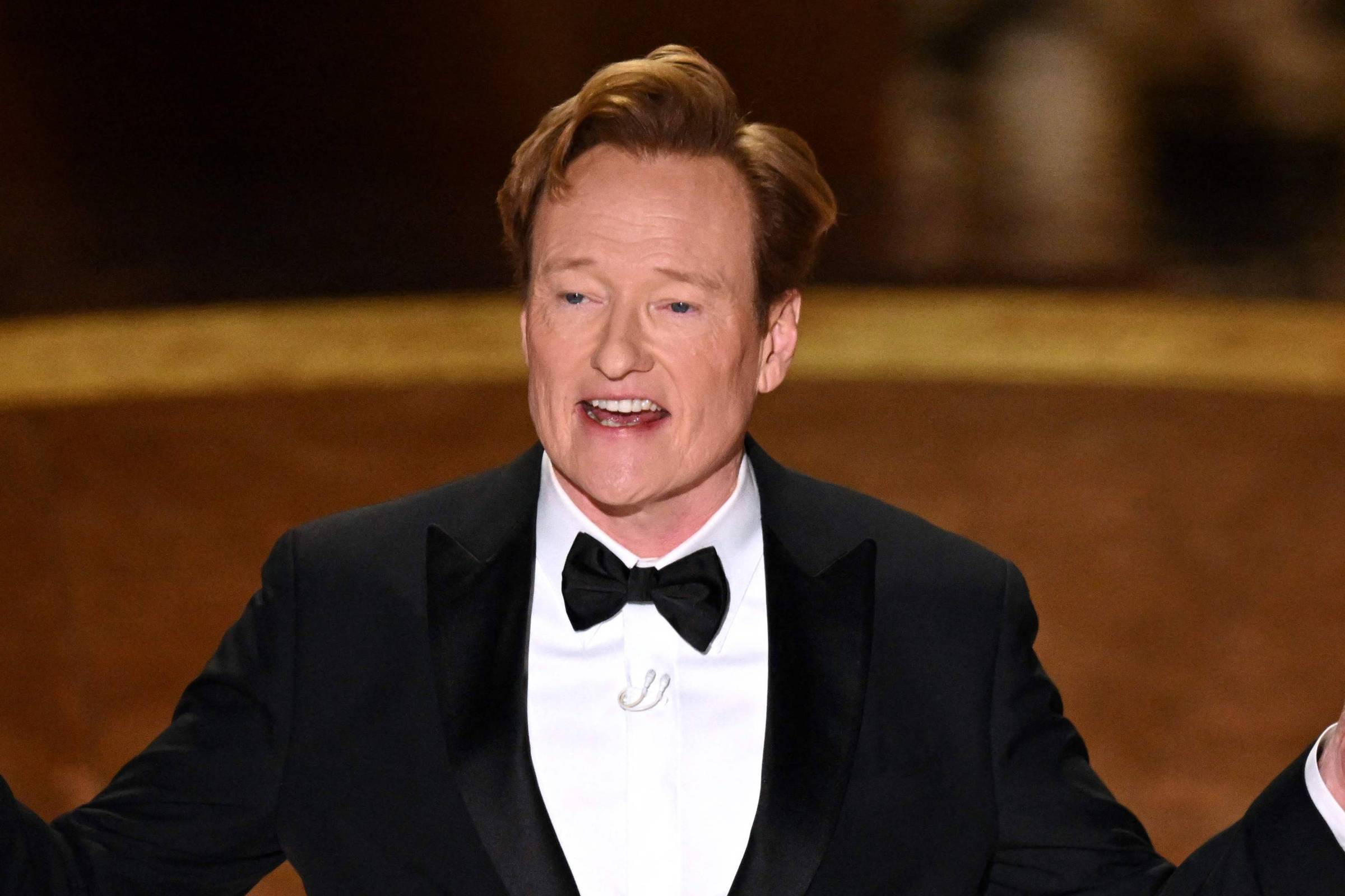 Conan O'Brien irá retornar como apresentador do Oscar na próxima edição do prêmio