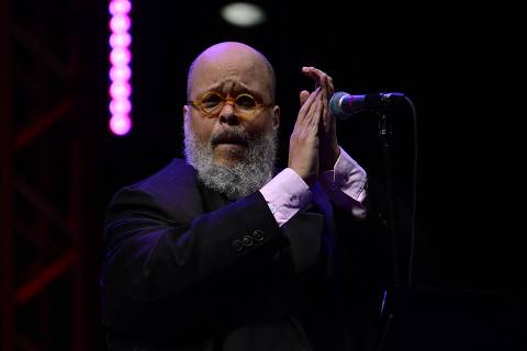 Brazilian singer Ed Motta performs onstage during the 90s Festival at Marina da Gloria in Río de Janeiro, Brazil, on July 19, 2024. (Photo by Pablo PORCIUNCULA / AFP)