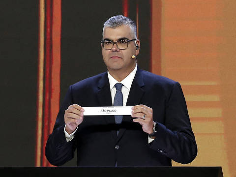 Soccer Football - Copa Libertadores - Group Stage Draw - Conmebol Headquarters, Luque, Paraguay - March 17, 2025 CONMEBOL Director of Club Competitions Frederico Nantes draws Sao Paulo REUTERS/Cesar Olmedo