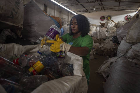 SALVADOR, BA - 24 JULHO:  SOLOS - A empreendedora Social Saville Alves, fundadora da Solos, posa para foto em Periperi, Salvador, BA em 24 de julho de 2023. (Foto: Renato Stockler)******PREMIO EMPREENDEDOR SOCIAL 2023******