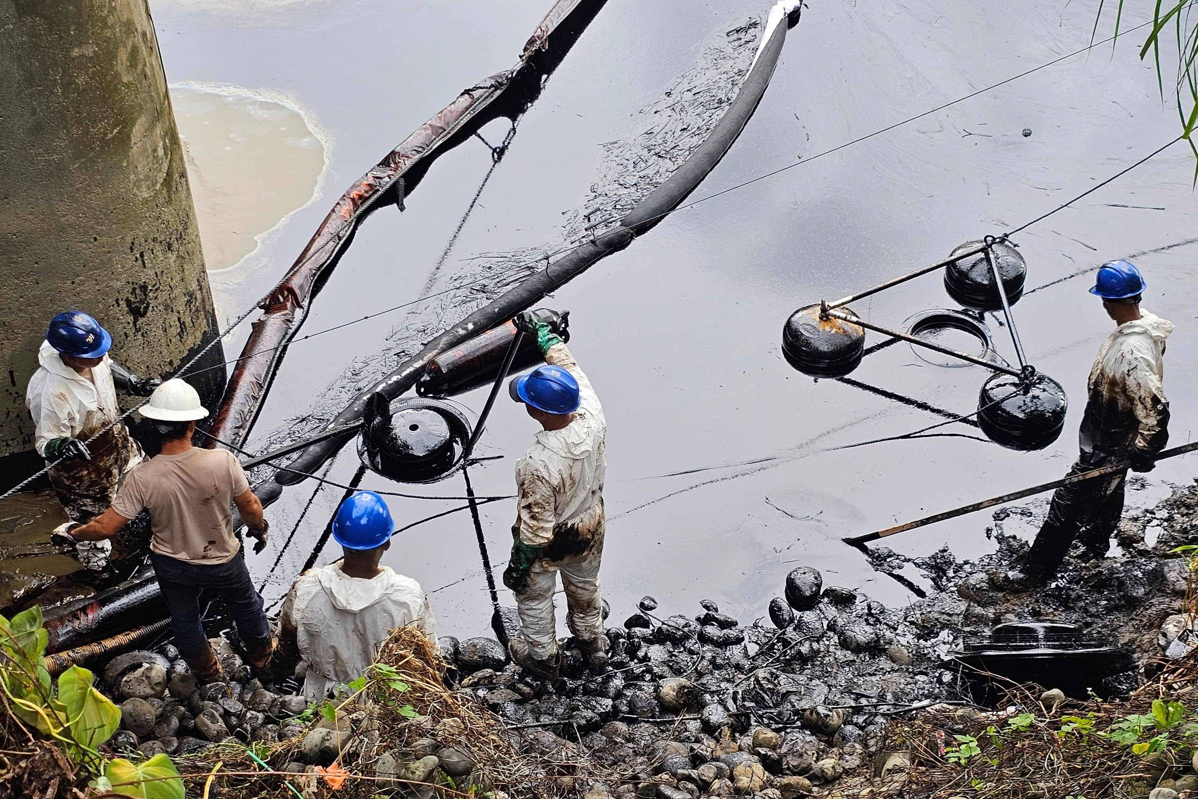 Chega a meio milhão o número de afetados por vazamento de petróleo no Equador