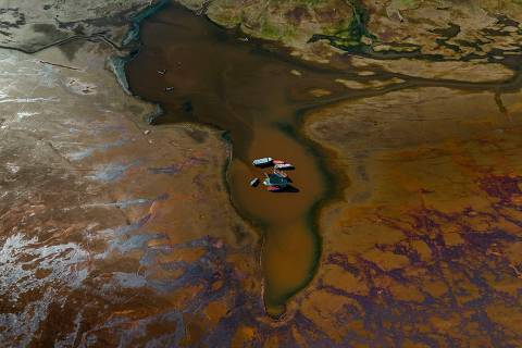 TOPSHOT - Boats are seen stranded in Aleixo Lake due to the severe drought in the west of Manaus, Amazonas State, Brazil, on September 20, 2024. (Photo by MICHAEL DANTAS / AFP)