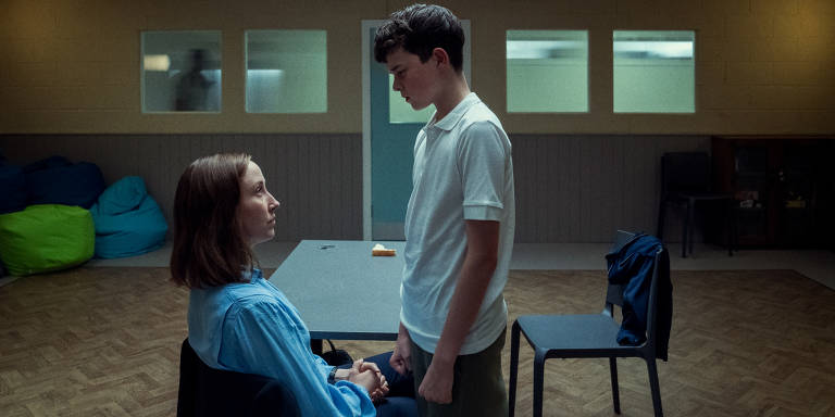 Erin Doherty e Owen Cooper como Briony Ariston e Jamie Miller na série 'Adolescência'
