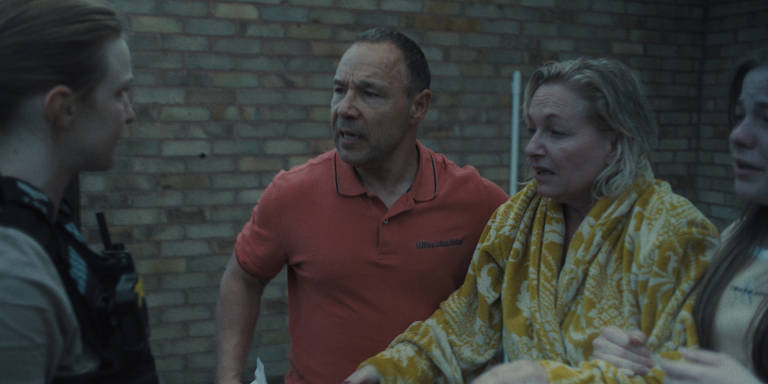 Stephen Graham e Christine Tremarco como Eddie e Manda Miller na série 'Adolescência'