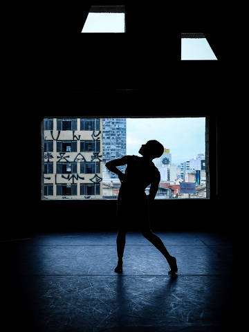 SÃO PAULO, SP, 21.02.2025: Gutielle Ribeiro, participa do ensaio do processo seletivo para bailarinas negras e indígenas do Balé da Cidade, do Theatro Municipal, realizado na Praça das Artes no centro da cidade. (Foto: Zanone Fraissat/Folhapress)