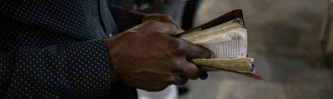 RIO DE JANEIRO, RJ, 13.11.2022 - Culto realizado na ?Igreja de Obra e Restauração Cura e Milagre?, Praça Seca, zona oeste do  Rio de Janeiro. (Tércio Teixeira/Folhapress)