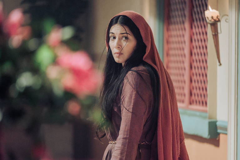 Imagens da quinta temporada da série "The Chosen" que estreia em 10 de abril nos cinemas brasileiros; na foto, a atriz Elizabeth Tabish em cena como Maria Madalena