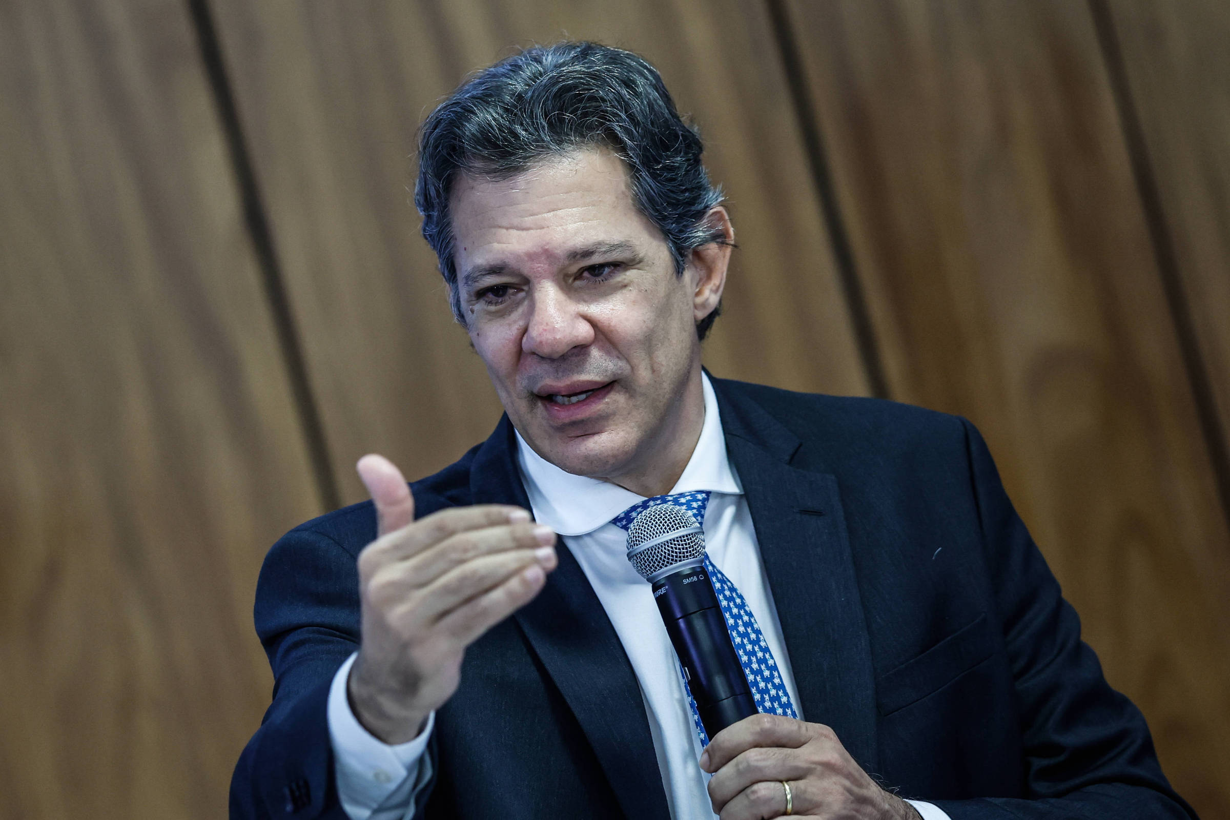 Haddad isenta Galípolo por alta de juros e culpa herança de Campos Neto