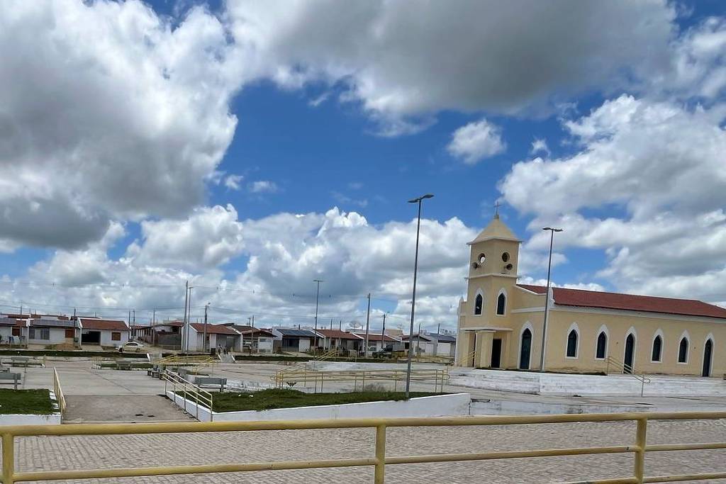 Barragem inaugurada por Lula remanejou 4.000 pessoas e vai inundar antigo povoado