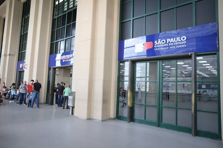 O chamamento público realizado pela gestão do governador Tarcísio de Freitas prevê a exploração comercial do Poupatempo, mas não detalha exatamente como isso ocorrerá