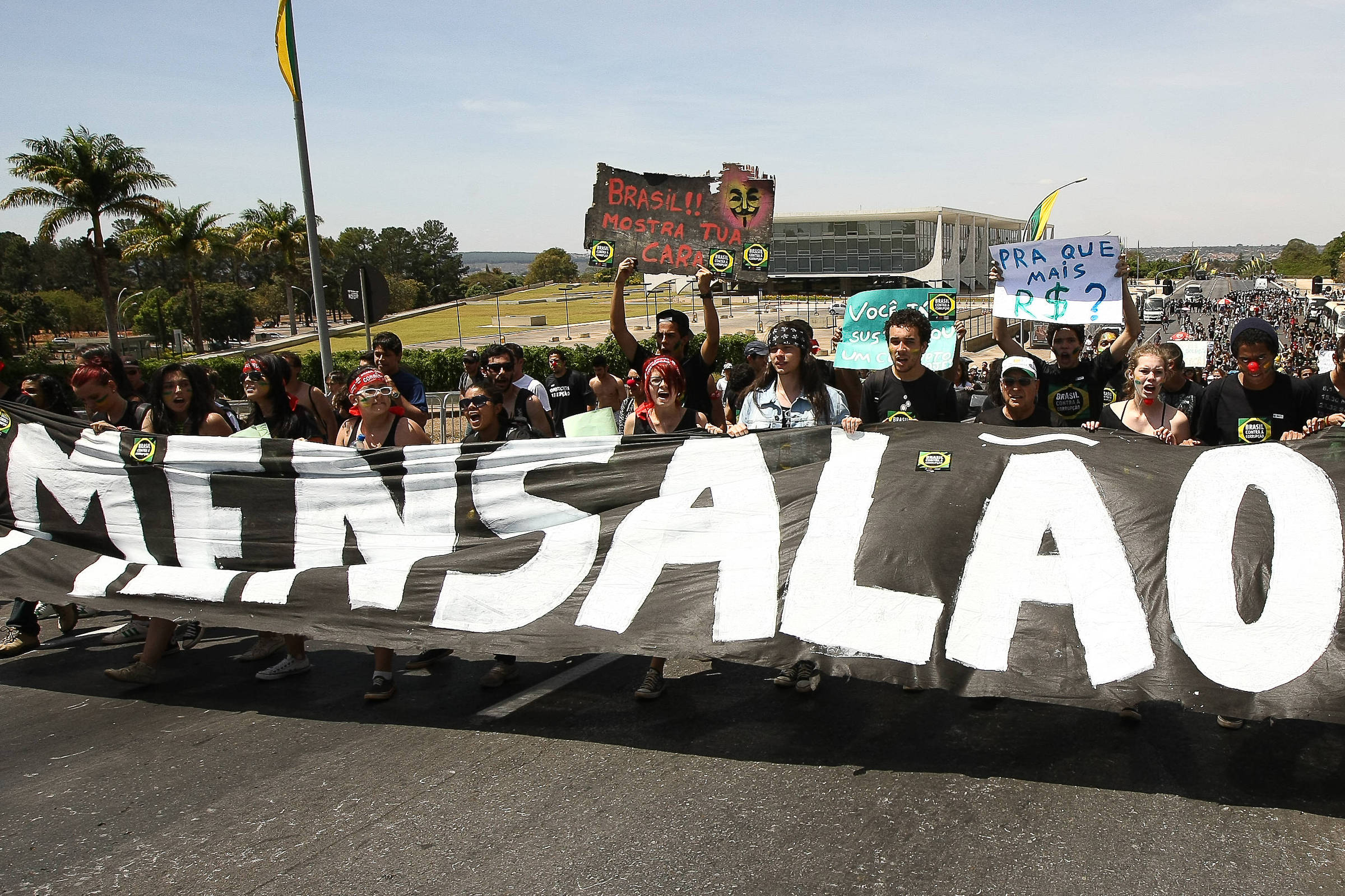 Agência com conexões com mensaleiros ganha contratos de publicidade no governo Lula