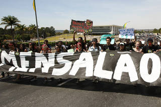 DILMA/DESFILE/PROTESTO