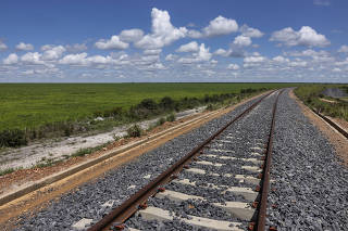 Trecho da Ferrovia de Integação Oeste-Leste em São Desidério (BA)