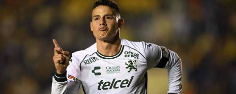Leon's Colombian midfielder #10 James Rodriguez celebrates after scoring during the Liga MX Clausura football match between America and Leon at the Sports City Stadium in Mexico City on February 19, 2025. (Photo by Yuri CORTEZ / AFP)
