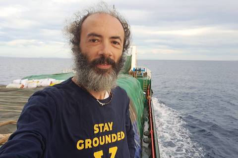 O pesquisador italiano Gianluca Grimalda, 53, que decidiu que iria parar de viajar de avião