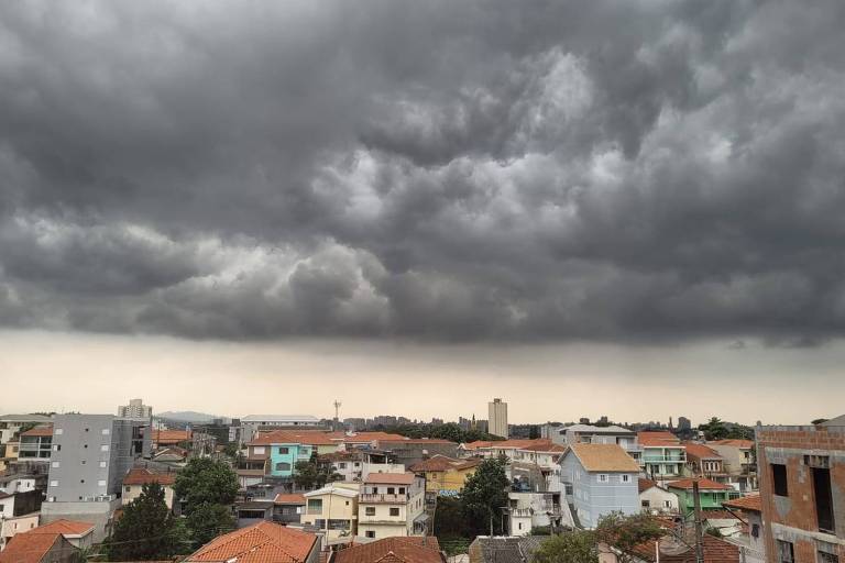 Primeira frente fria do inverno traz chuva e ventania a SP nesta segunda (23)