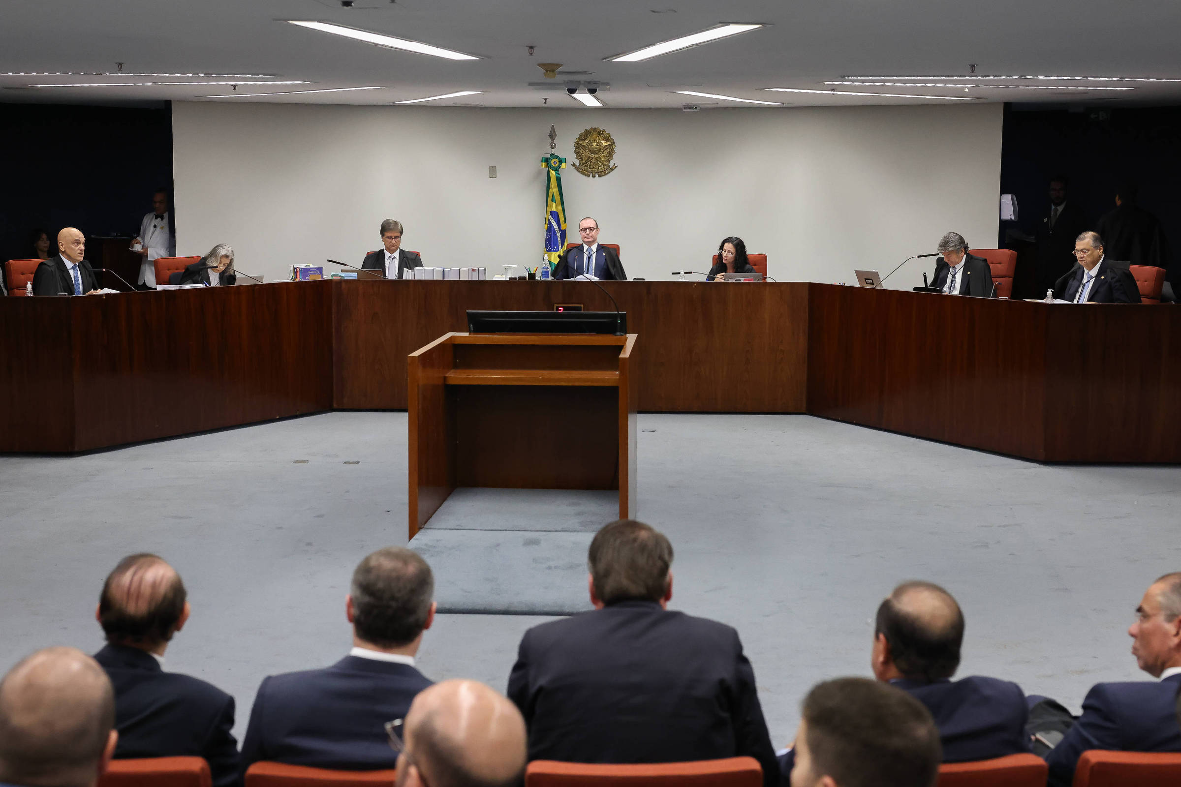Advogado vê intimidação de juiz auxiliar de Moraes durante depoimento