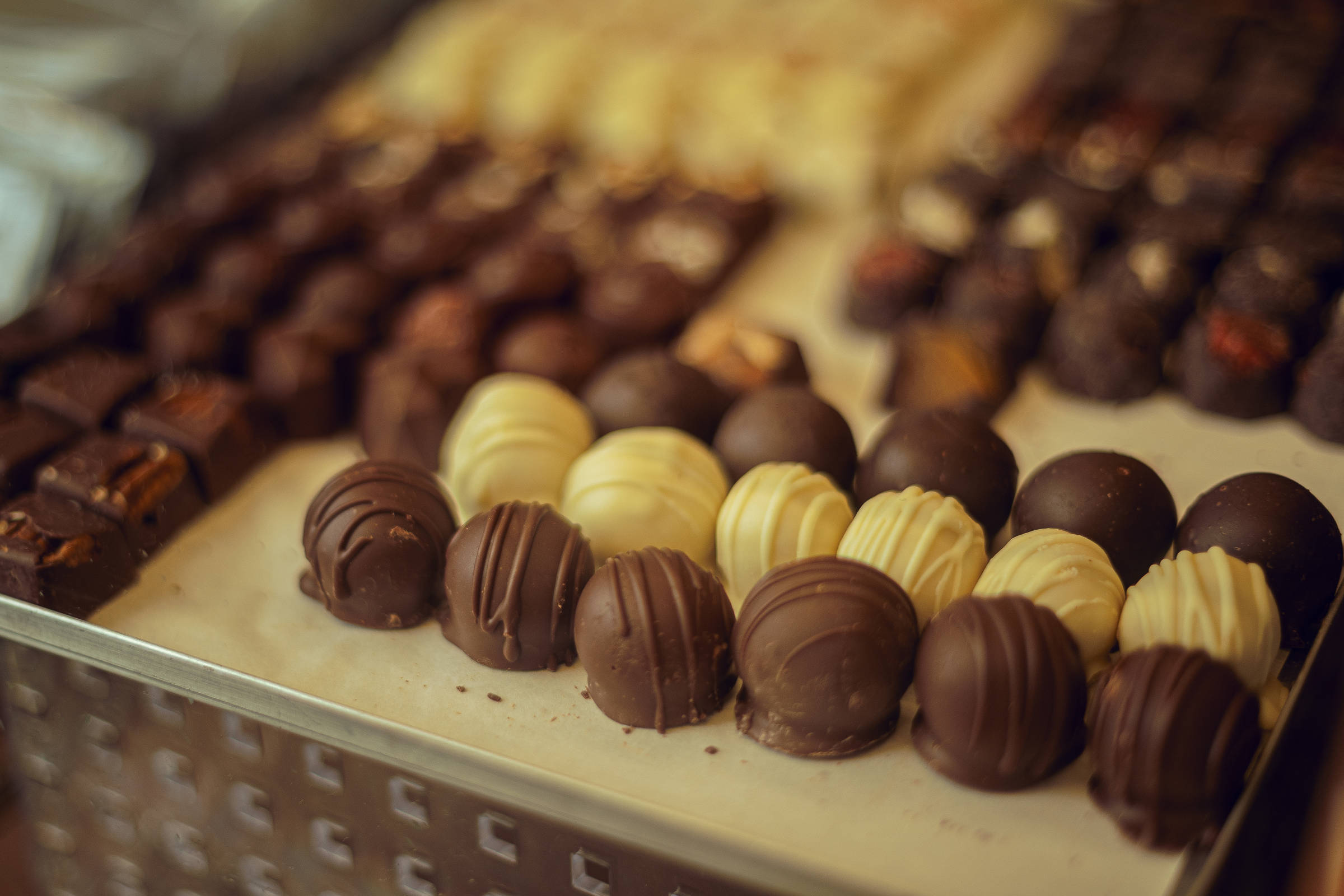 Tenho abusado do chocolate, tanto que até escondo as embalagens