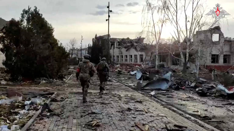 Rússia acusa Kiev de crimes de guerra na ocupação de Kursk