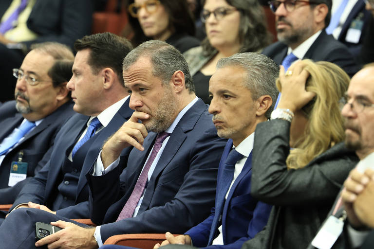 Cada um dos advogados de defesa apresentaram os argumentos em 15 minutos. A apresentação segue ordem alfabética