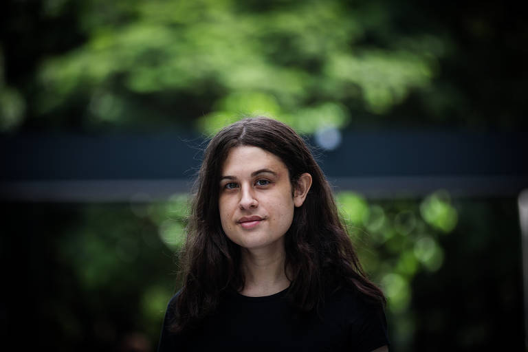 A engenheira Luisa Pavarin, 24, foi aprovada para o cargo de analista de comércio exterior; esse será o primeiro emprego dela, que antes só fez estágio