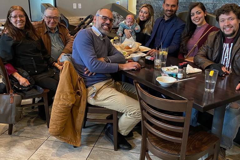 Nos Estados Unidos, Eduardo Bolsonaro se encontrou com Olavo de Carvalho e Allan dos Santos