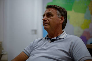 O ex-presidente Jair Bolsonaro durante entrevista à Folha em sua sala, na sede do PL