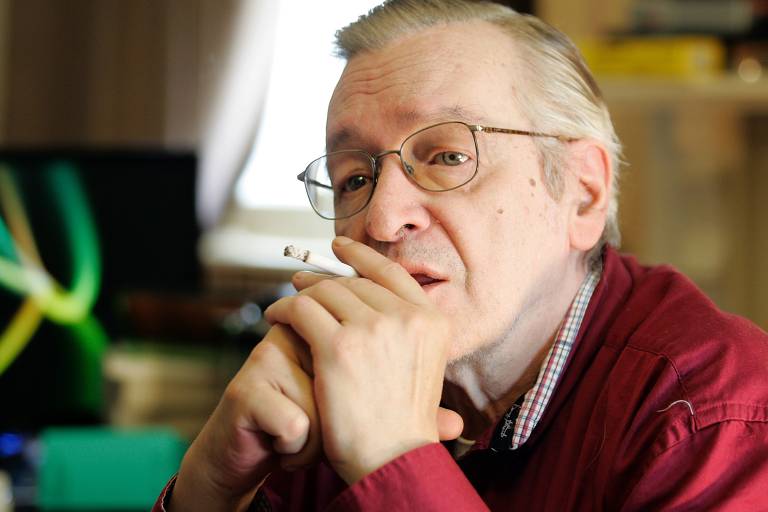 Olavo de Carvalho sempre foi um dos principais porta-vozes em suas redes sociais dentre aqueles que contestam os dados sobre mortes e infectados pelo coronavírus, assim como Bolsonaro, símbolo do movimento negacionista no país