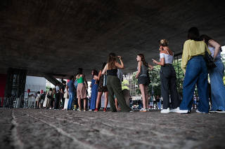 FILA NO MASP