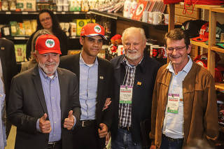 Lula participa de encontro com lideranças e movimentos sociais em SP