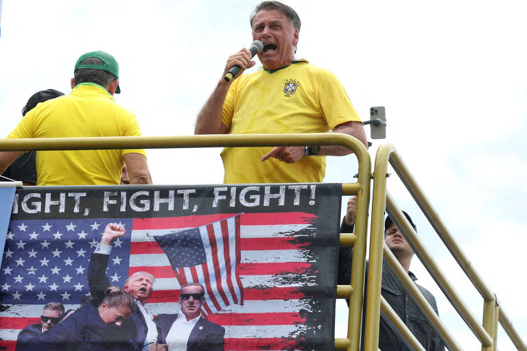 O ex-presidente Jair Bolsonaro discursa em manifestação no Rio de Janeiro  marcada pelo pastor Silas Malafaia sobre seu julgamento por tentativa de golpe de Estado