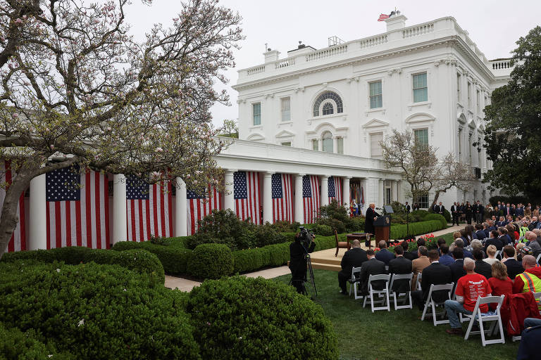 A medida é considerada o movimento mais forte do republicano até agora em direção ao que pode ser uma guerra comercial mundial. Trump se refere ao anúncio como o Dia da Libertação