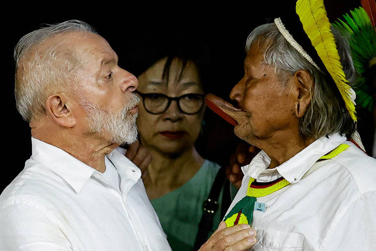 Lula será cobrado por aumento de roubo de madeira e incêndios em visita a Raoni no Xingu