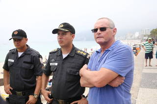 José Mariano Beltrame acompanha reforço policial na praia do Arpoador