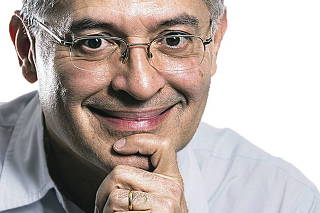 COLUNISTAS E CARTUNISTAS