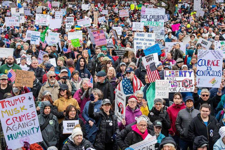 Milhares de manifestantes se reuniram no Boston Common
