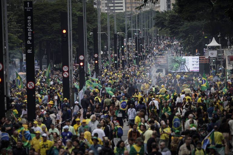 Tarcísio pede anistia e evita críticas às instituições em ato de Bolsonaro
