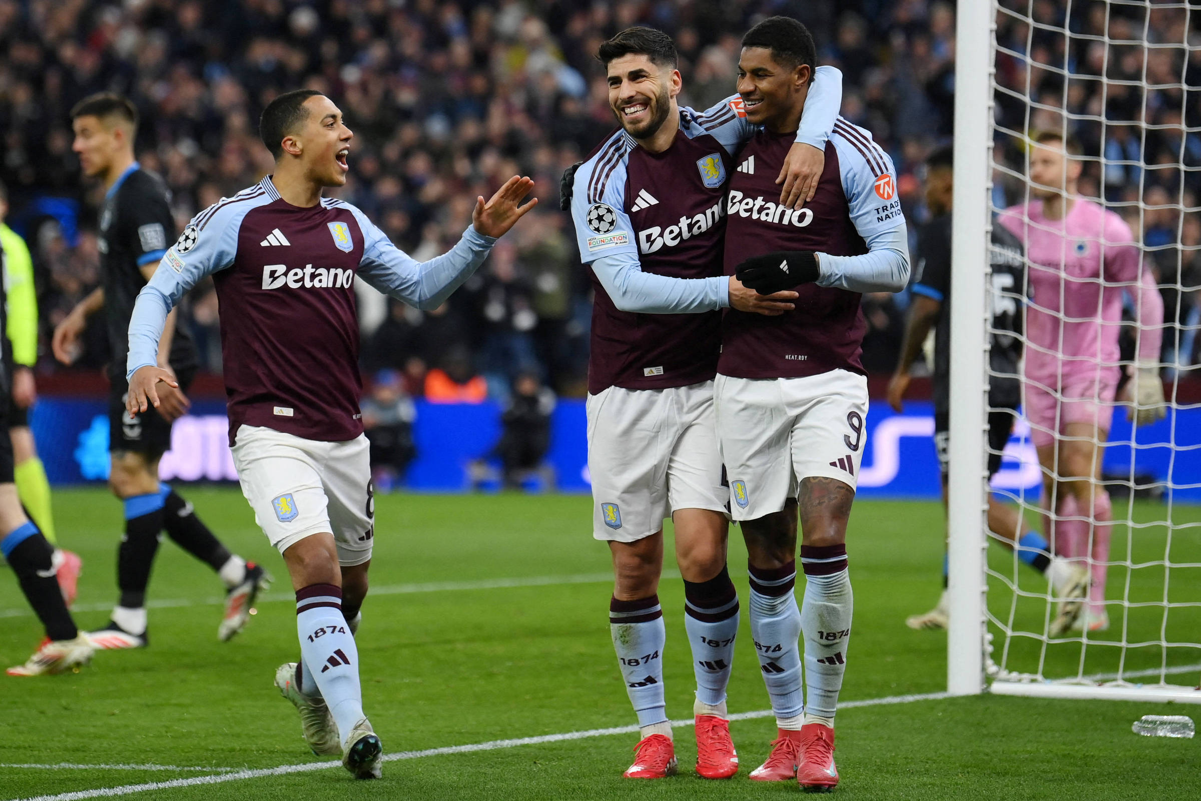 Clubes da Premier League dependem de R$ 7,5 bi em vendas de jogadores para compensar perdas