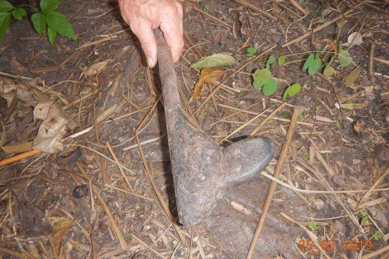 Um artefato de metal